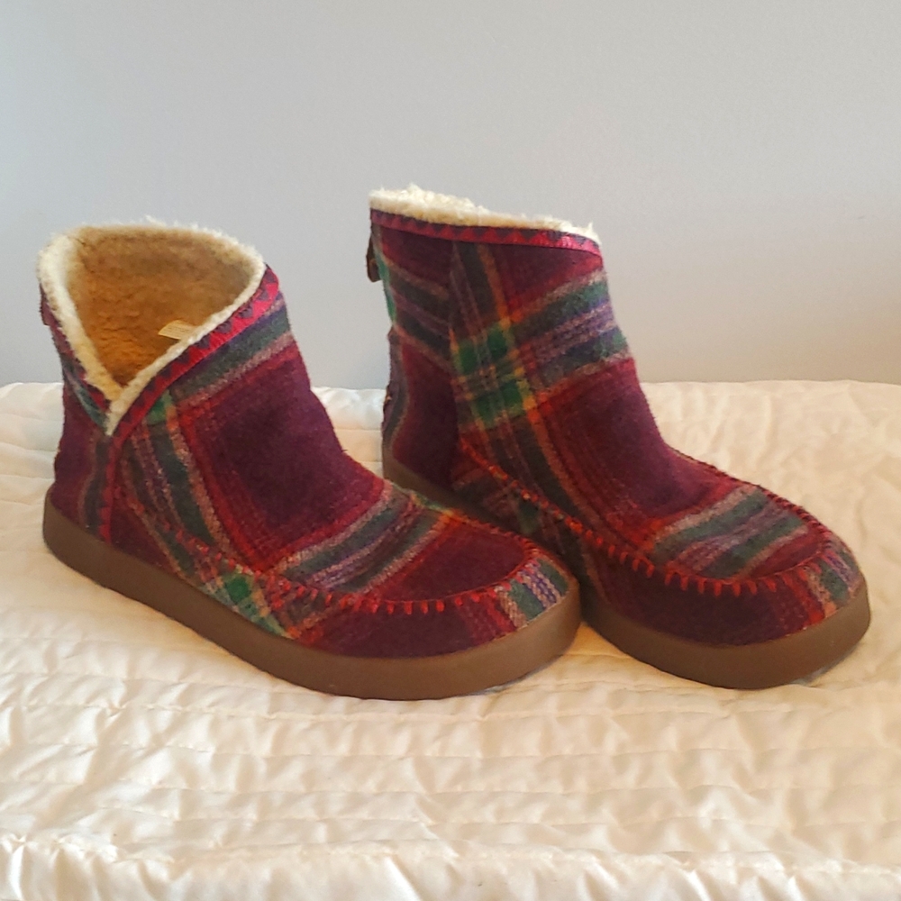 Sanuk Plaid Booties